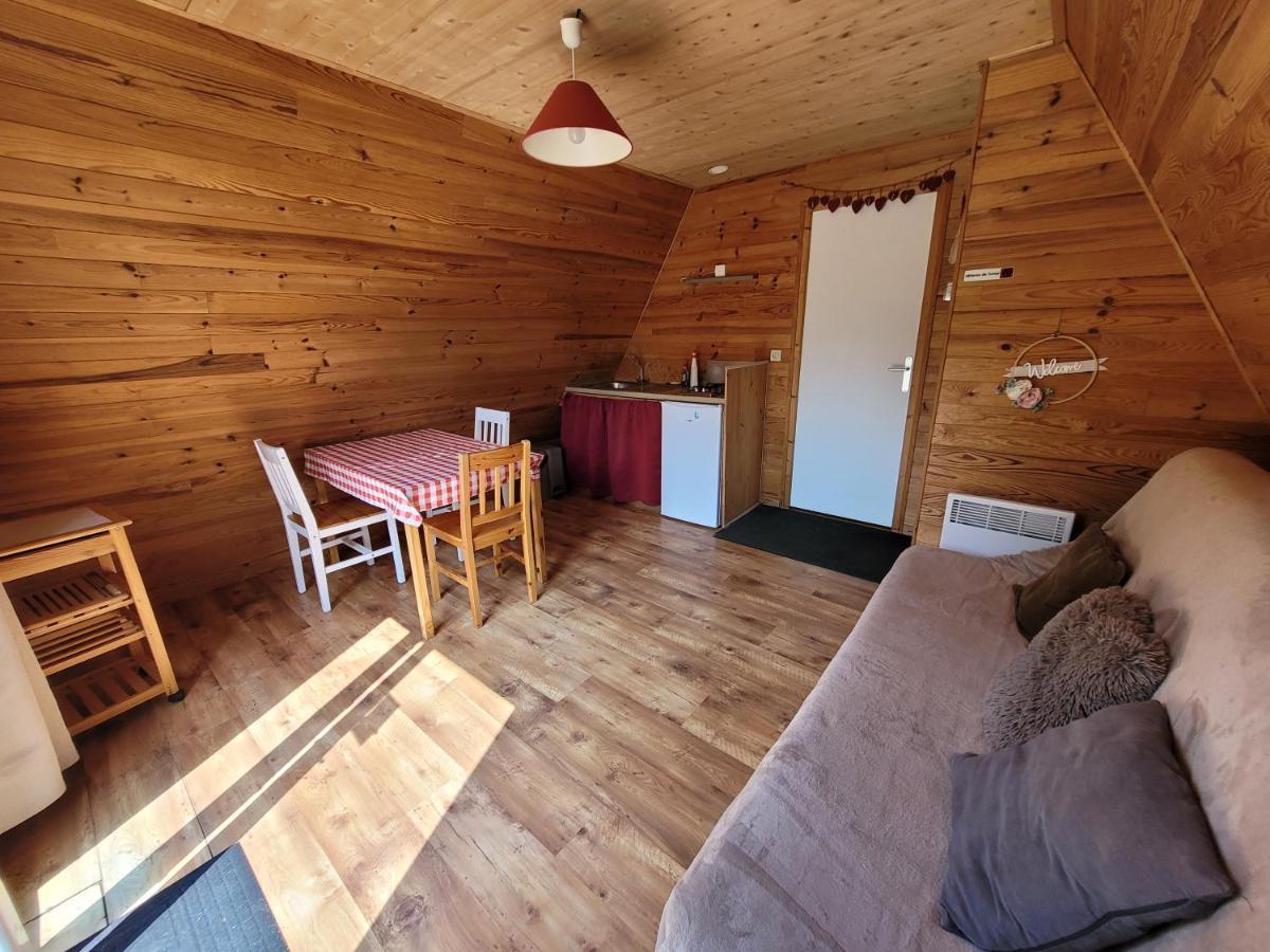 Camping Les Hirondelles Bourg-Sainte-Marie المظهر الخارجي الصورة