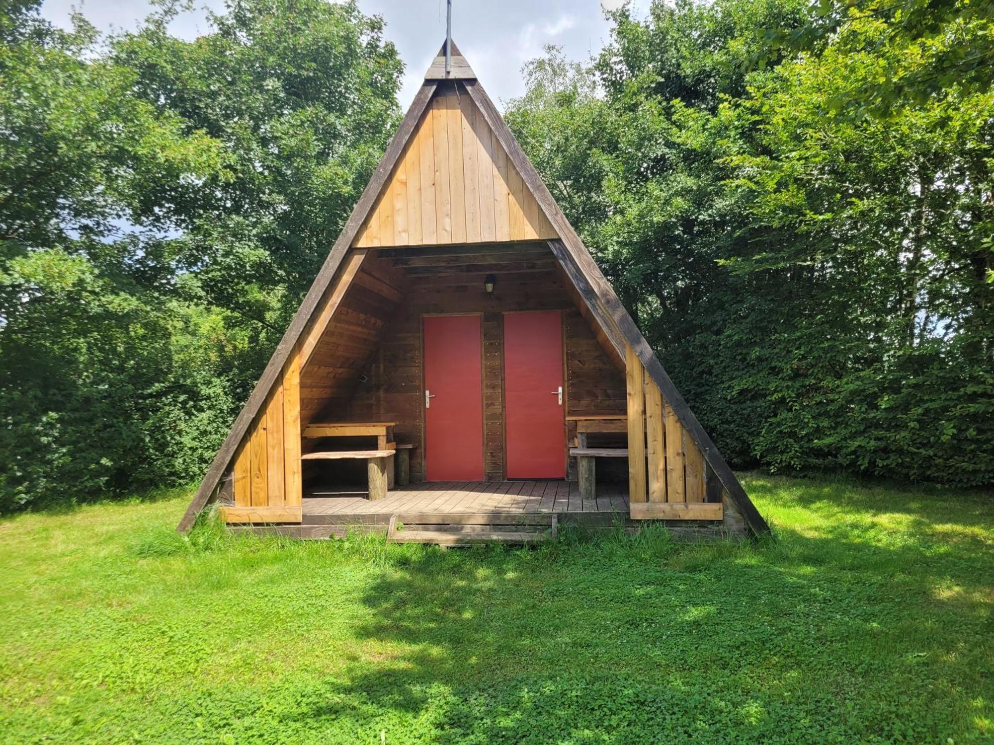 Camping Les Hirondelles Bourg-Sainte-Marie المظهر الخارجي الصورة