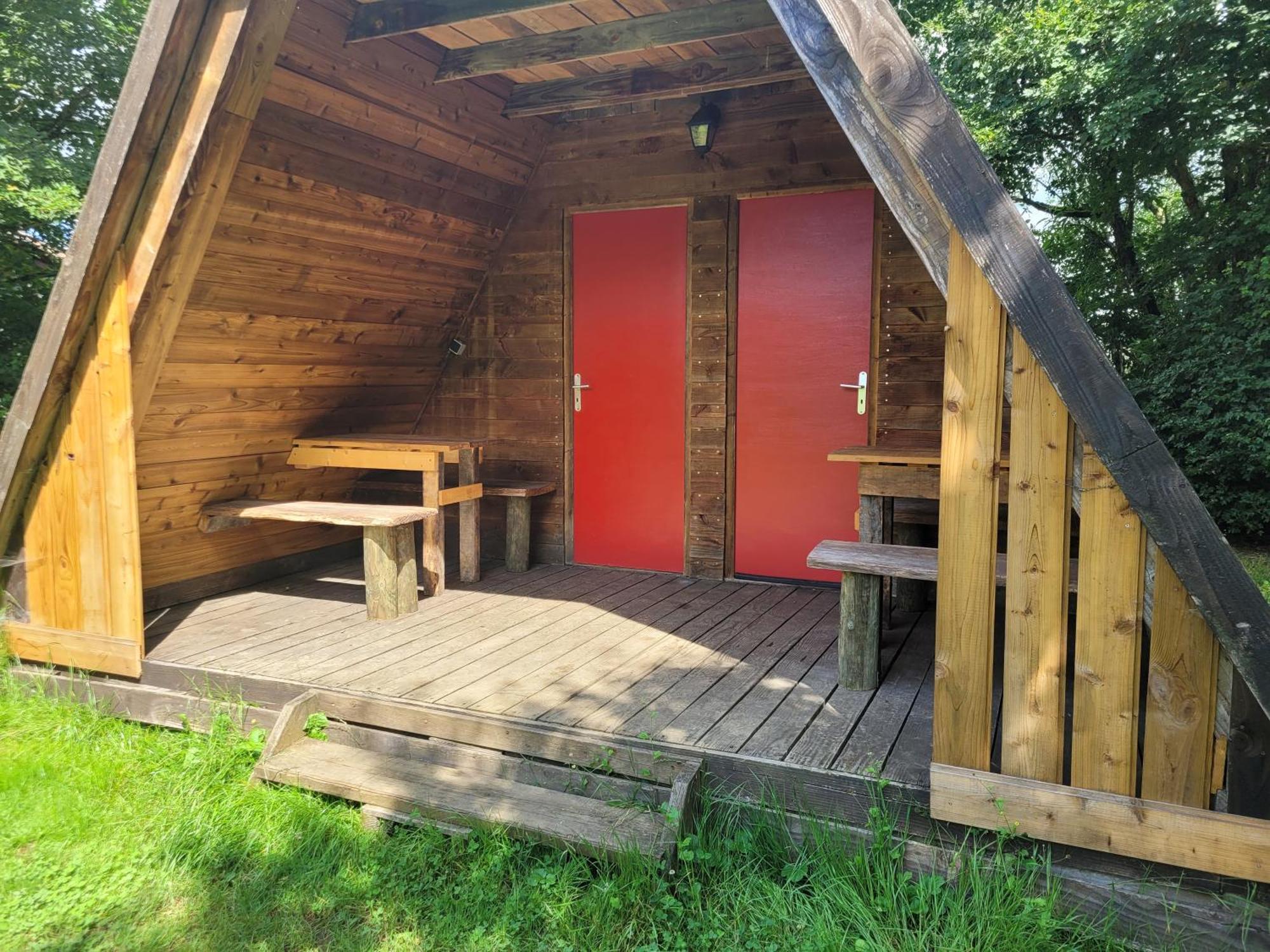 Camping Les Hirondelles Bourg-Sainte-Marie المظهر الخارجي الصورة